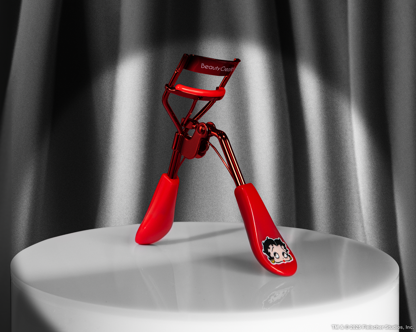 Beauty Creations x Betty Boop - A Wink & A Giggle Encrespador De Pestañas